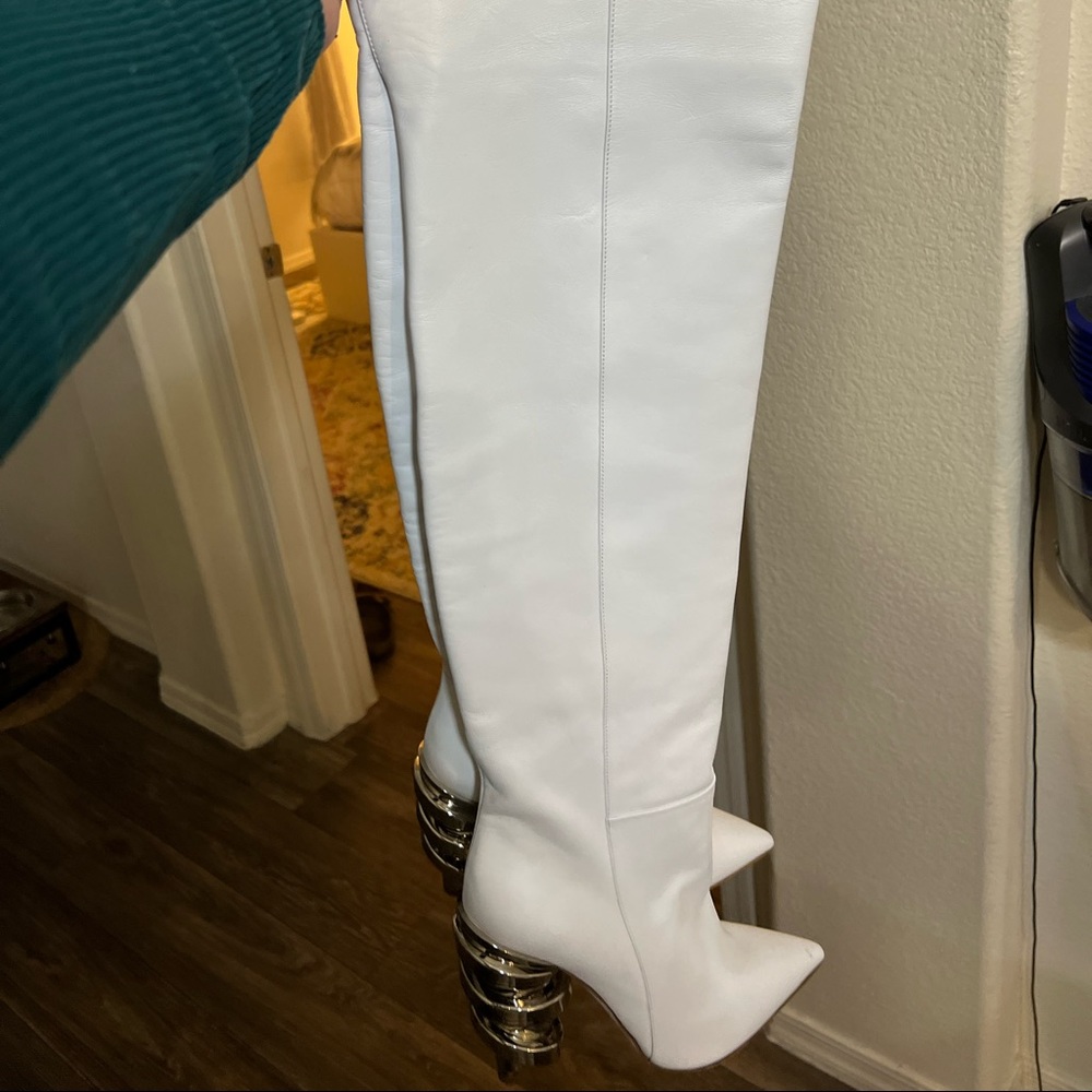 Keeyahri White Pointed Heeled Boots